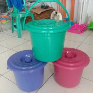 EMBER PLASTIK GAGANG WARNA POLOS