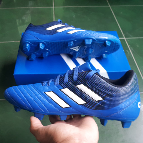 SEPATU SEPAK BOLA ADIDAS